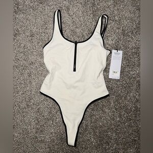 🎀 NWT Alo Yoga Supernova Bodysuit Ivory/Black Sz XS 🎀